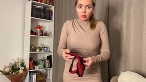 Мачеха внезапно вернулась домой и поймала пасынка за дрочкой члена