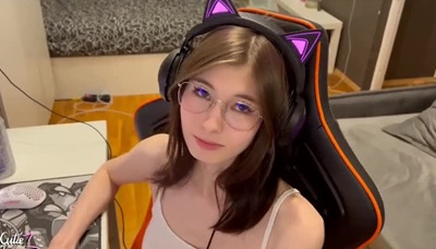 Бро трахнул сводную сестру за долги во время игры в Валорант