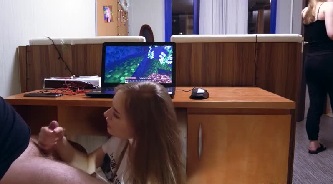 Сестрица забралась под стол и сосёт член сводному брату в тайне от мачехи